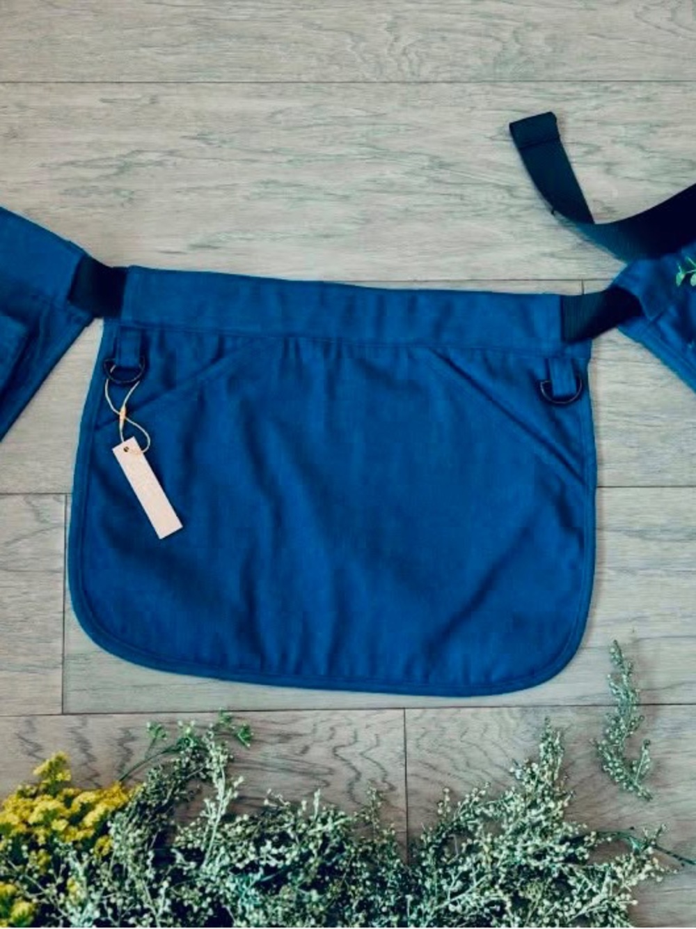 Women's Denim Buckle Waist Apron - Picture 4 of 5